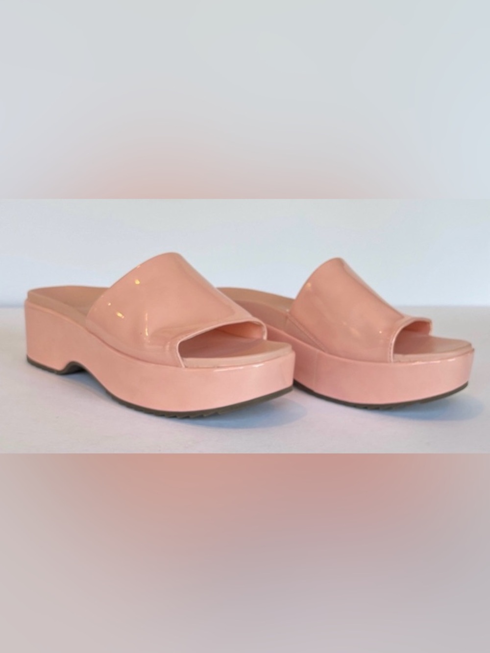NWOT Vionic Trista Peach Colored Platform Sandals. Size 8